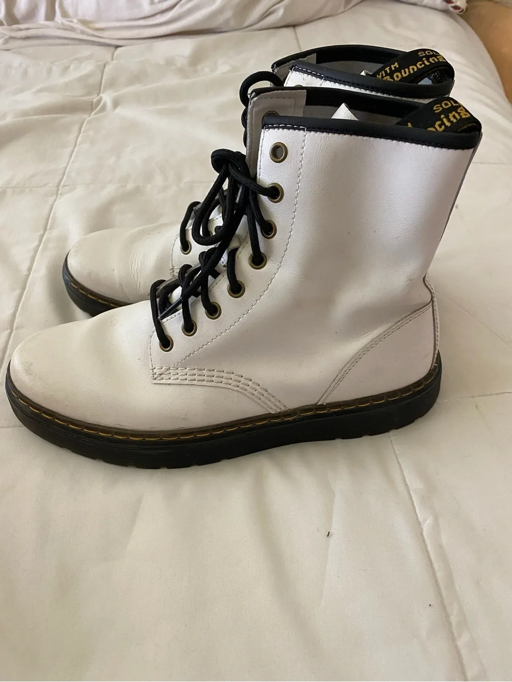 DR. MARTENS BOOTS WOMENS